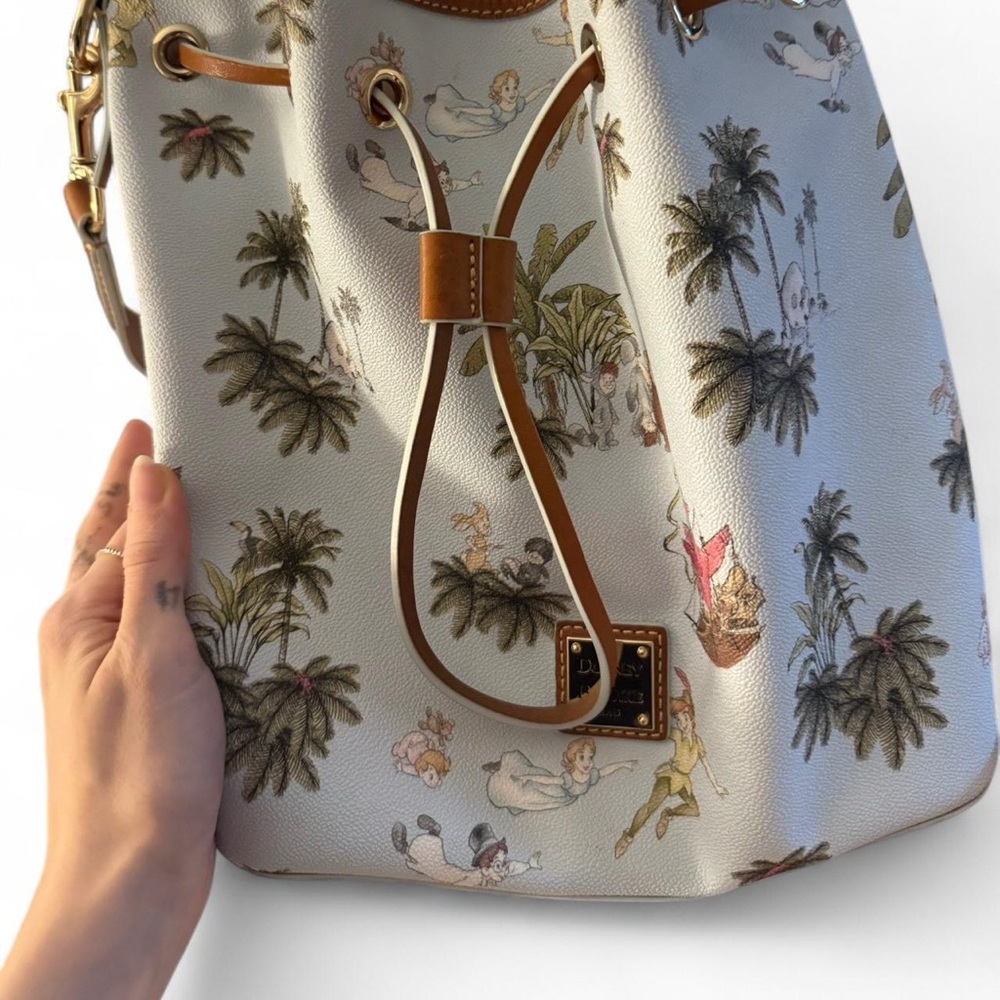 Dooney & Bourke Peter Pan bucket bag and matching wallet - Picture 2 of 8